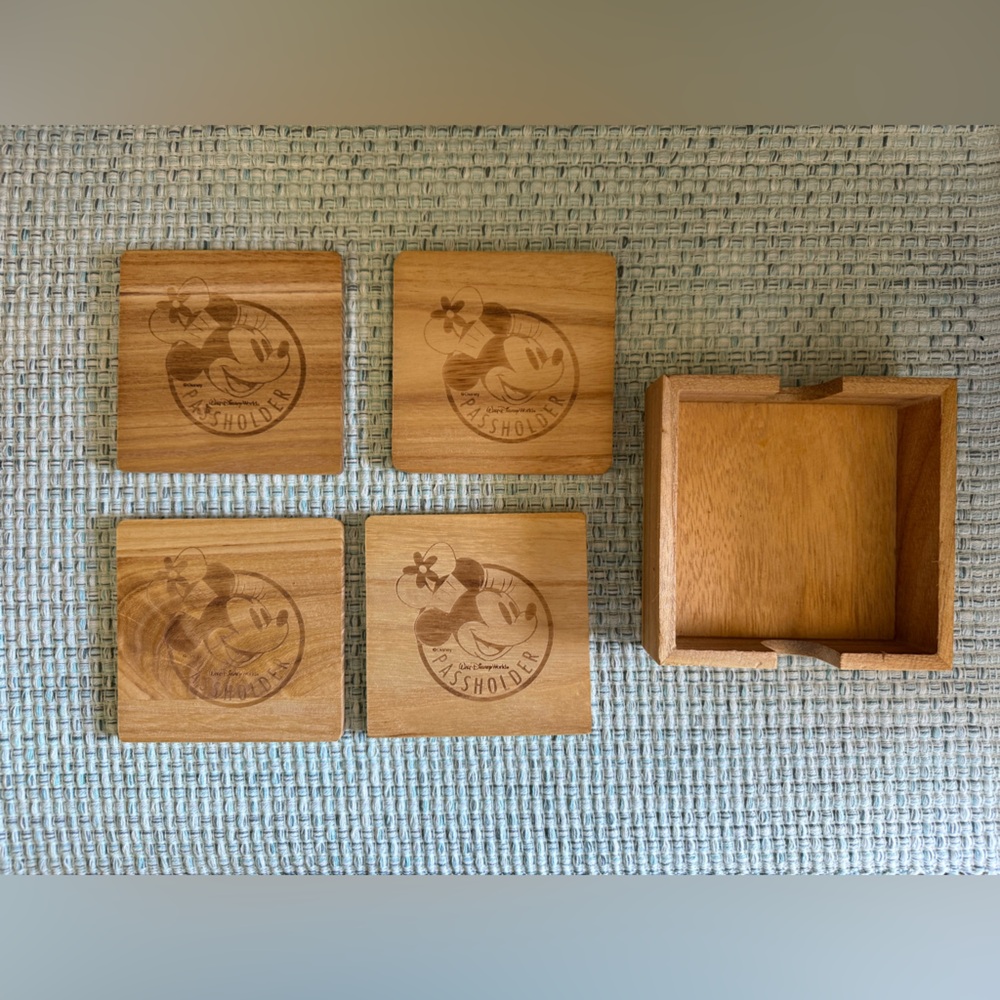 Disney Wooden Coaster Set with Minnie Mouse - Passholders